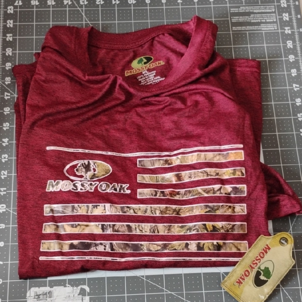 Mossy Oak Maroon Graphic Tee